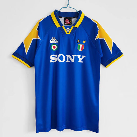 1995/96 Retro Juventus Football Kit